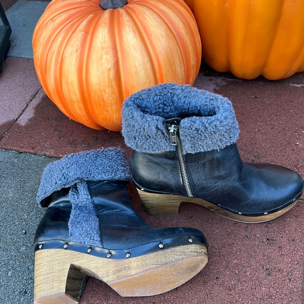 Clog boots